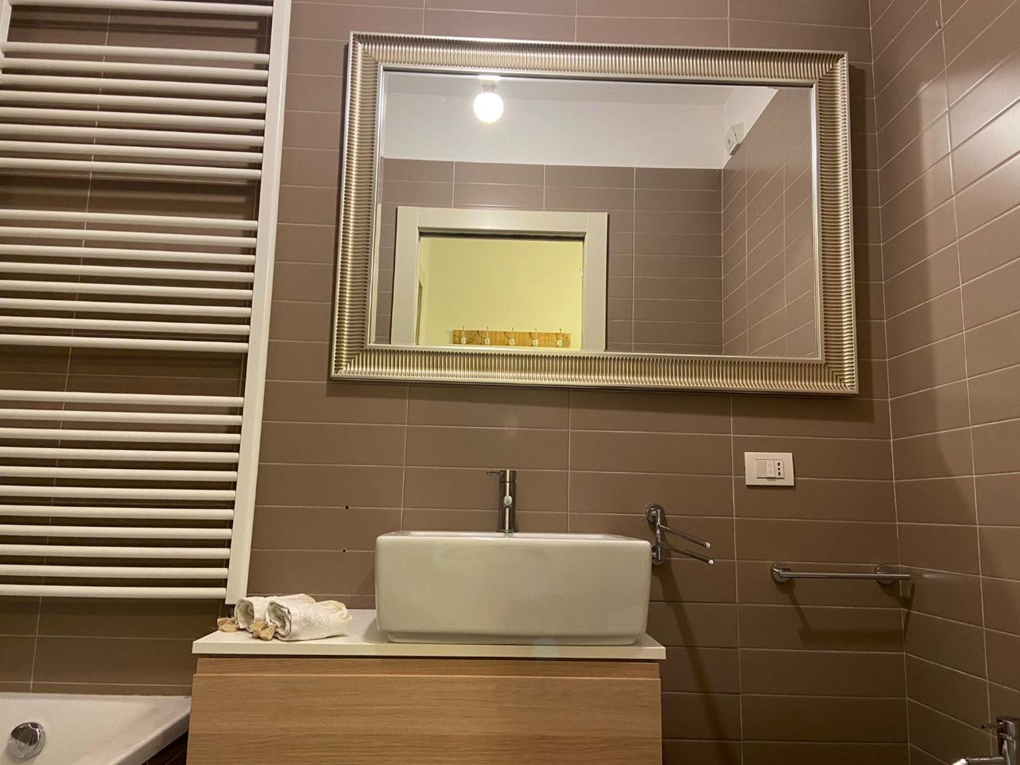 Casa Del Porto Apartment เปซาโร ภายนอก รูปภาพ