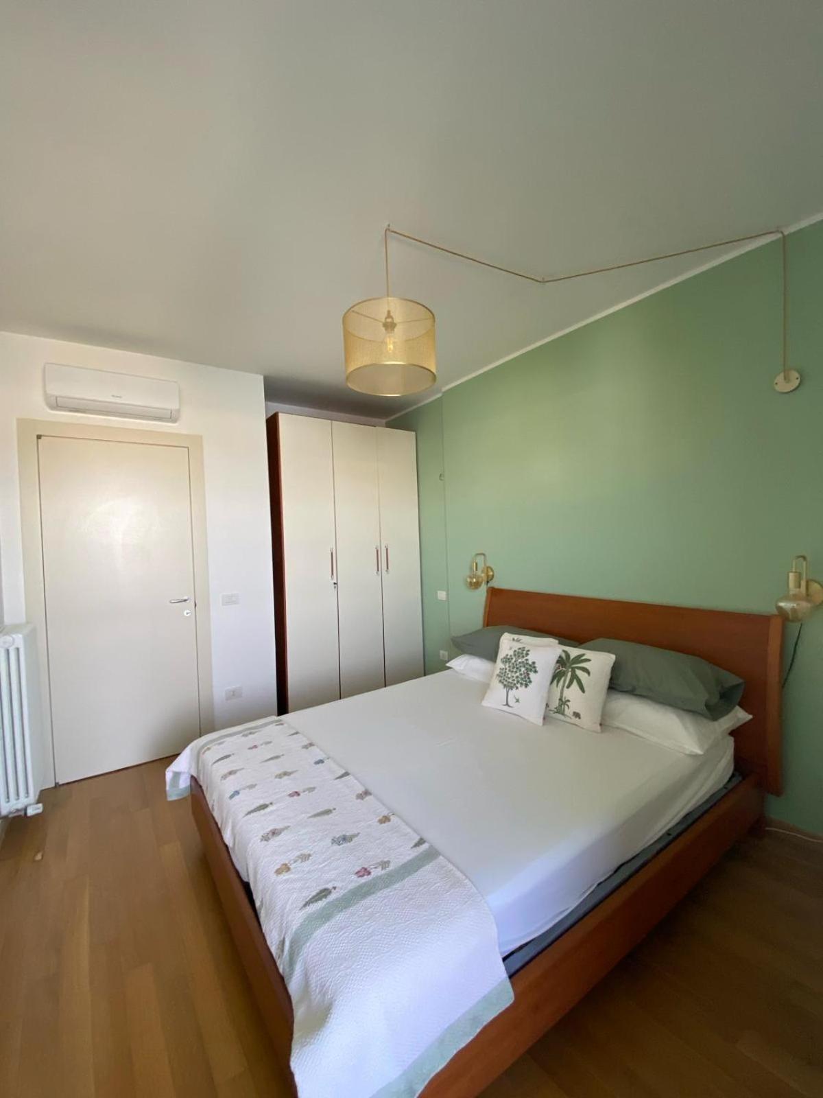 Casa Del Porto Apartment เปซาโร ภายนอก รูปภาพ