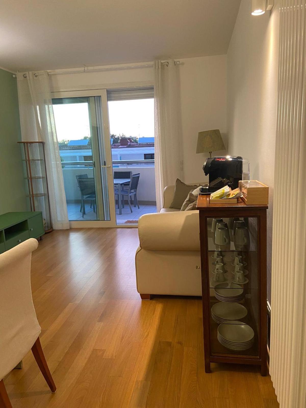 Casa Del Porto Apartment เปซาโร ภายนอก รูปภาพ