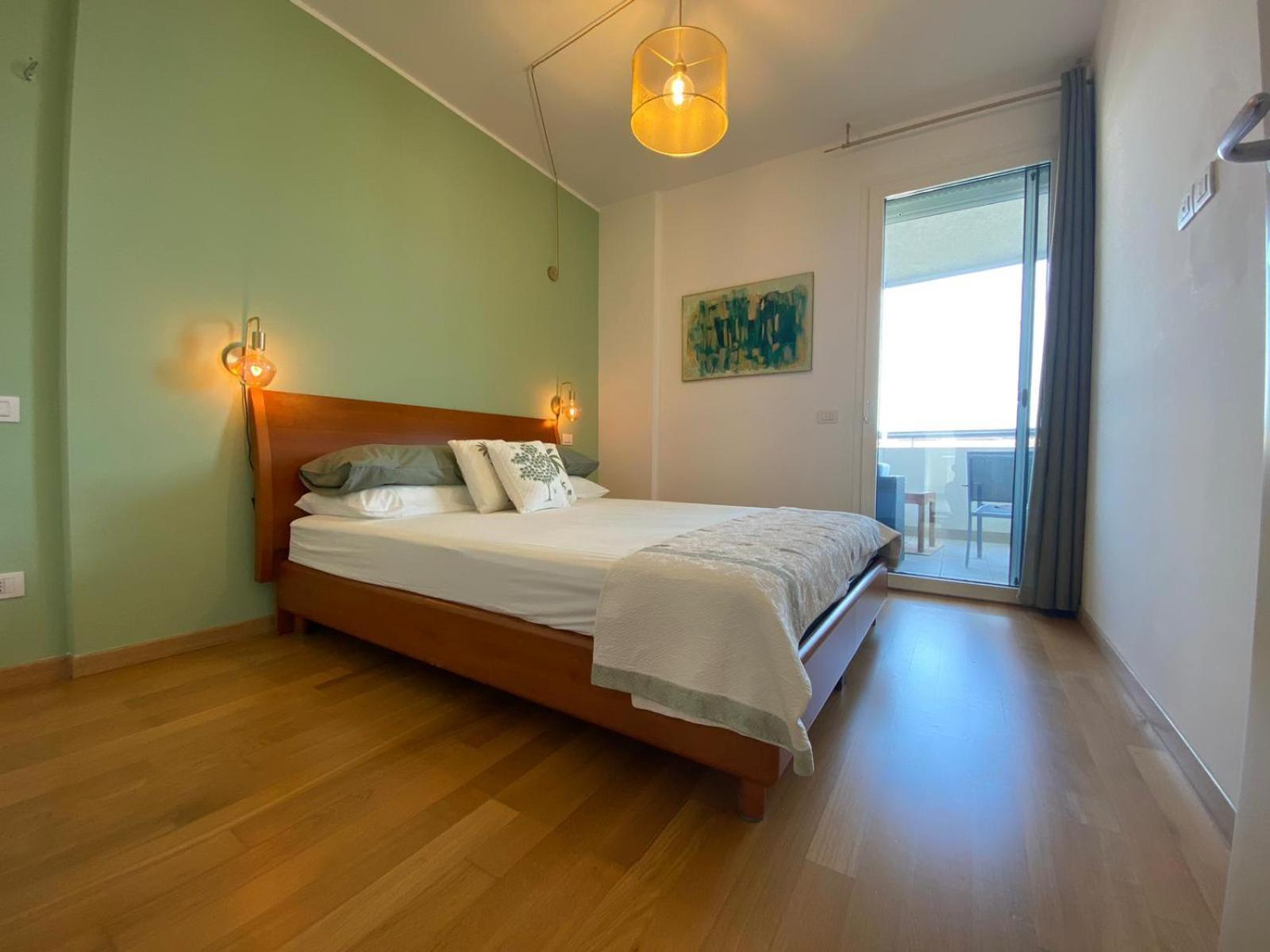 Casa Del Porto Apartment เปซาโร ภายนอก รูปภาพ