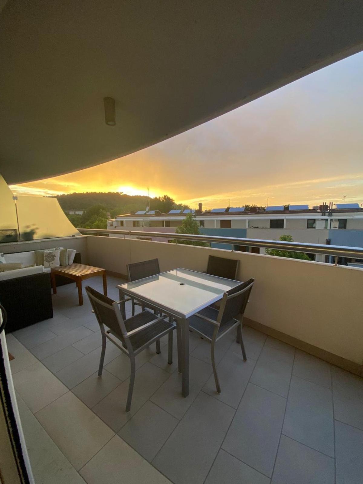 Casa Del Porto Apartment เปซาโร ภายนอก รูปภาพ