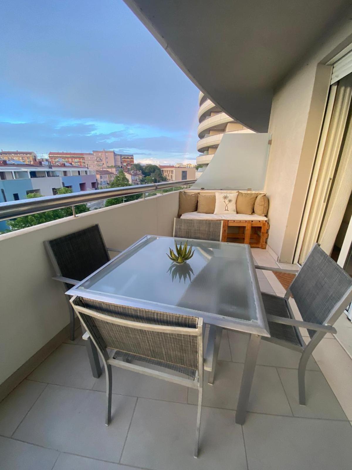 Casa Del Porto Apartment เปซาโร ภายนอก รูปภาพ