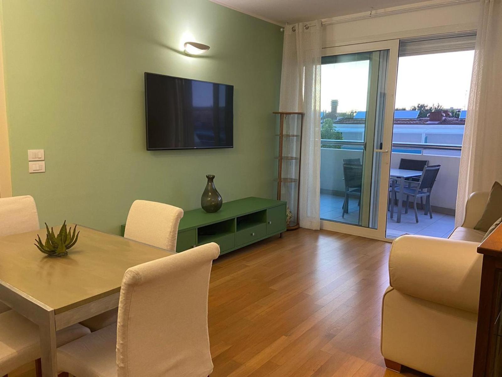 Casa Del Porto Apartment เปซาโร ภายนอก รูปภาพ