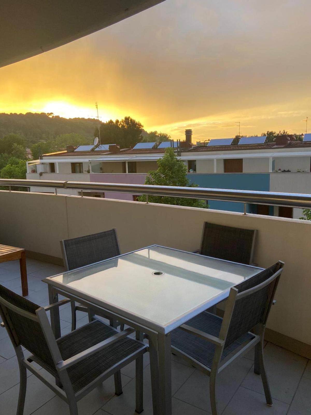Casa Del Porto Apartment เปซาโร ภายนอก รูปภาพ