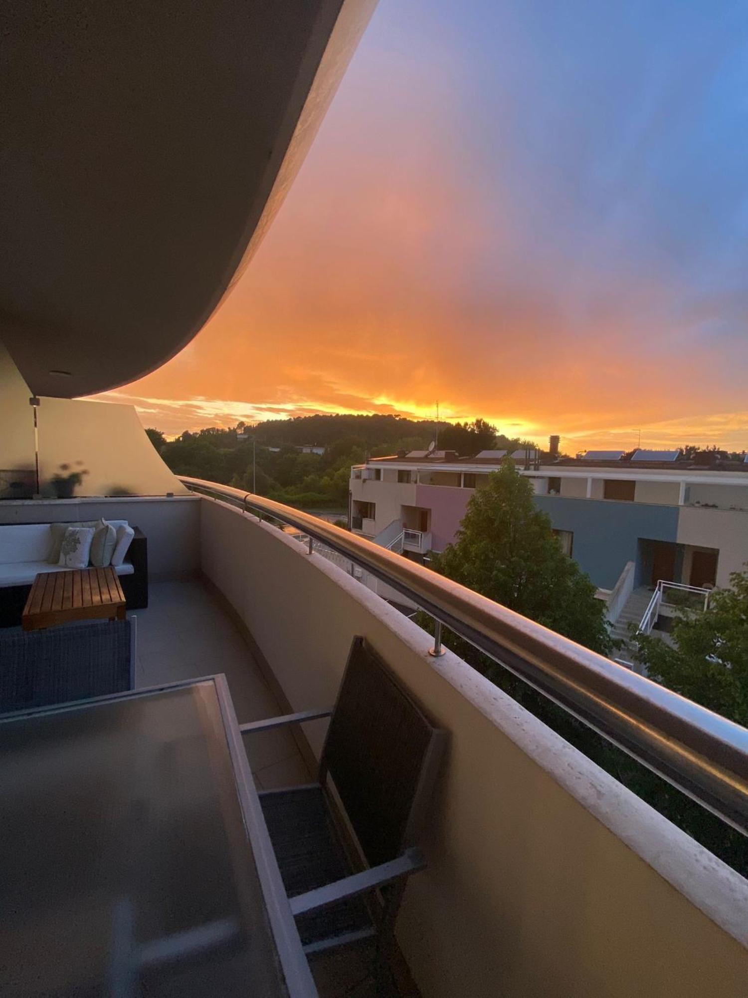 Casa Del Porto Apartment เปซาโร ภายนอก รูปภาพ