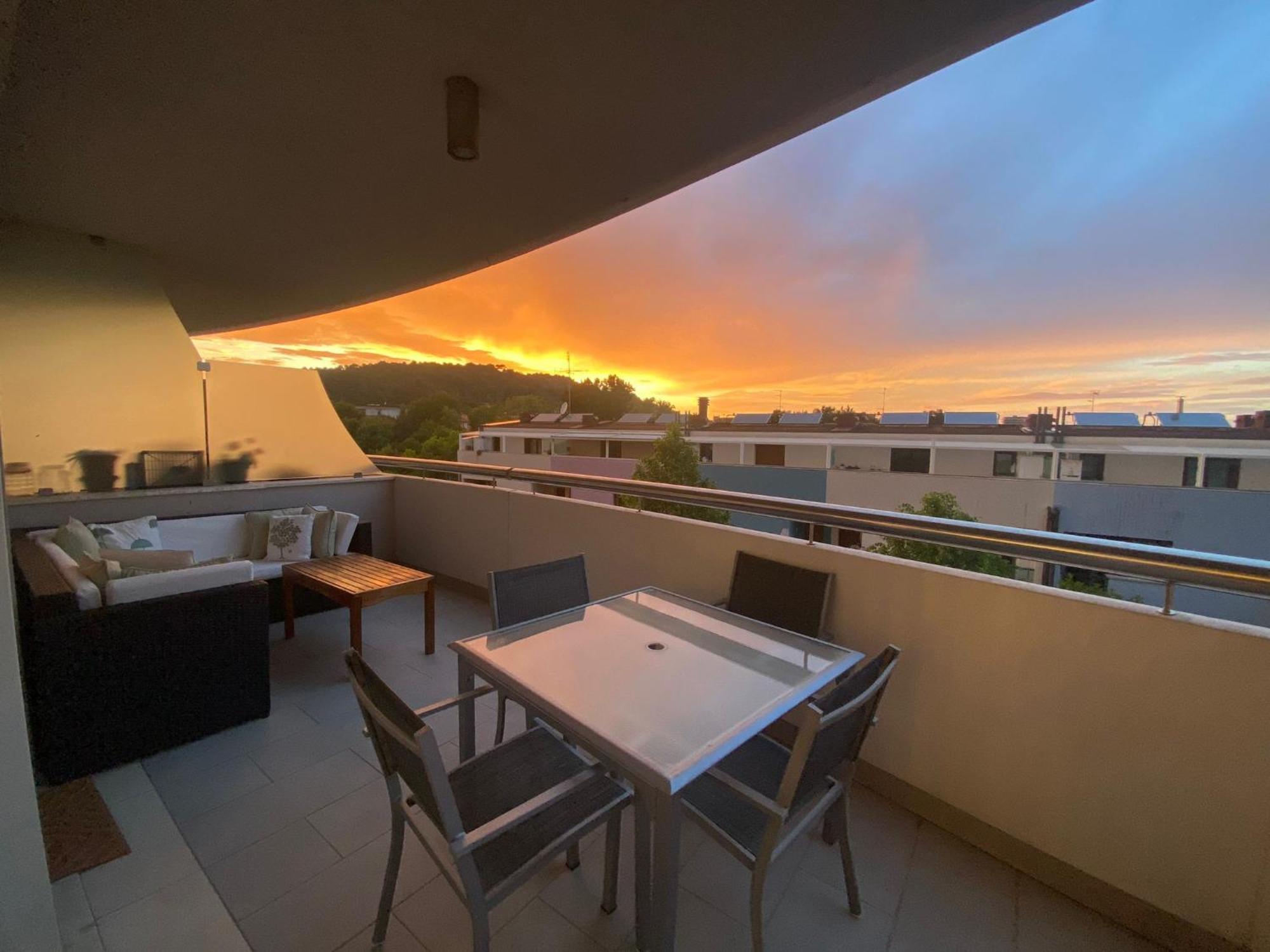 Casa Del Porto Apartment เปซาโร ภายนอก รูปภาพ
